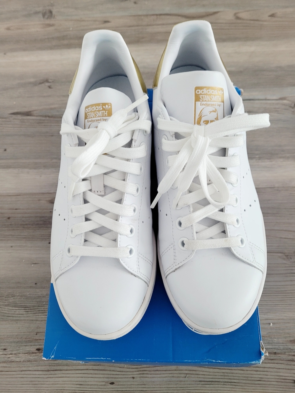 ADIDAS Women's White Leather Sneakers with gold. Limited edition.
